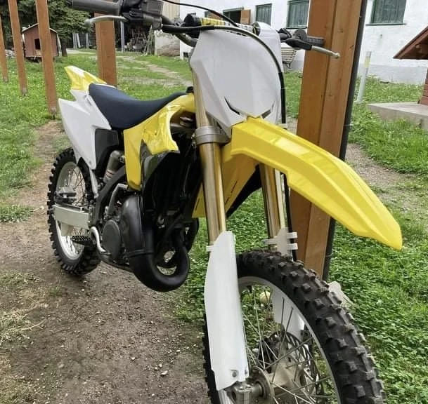 Suzuki Rm