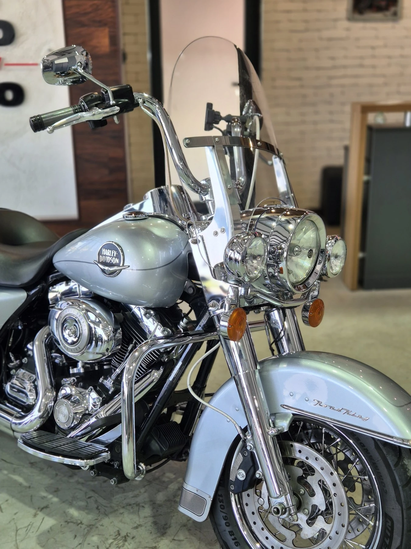 Harley-Davidson Touring ROAD KING 96inch 22000км ABS AKRAPOVIC ШВЕЙЦАРИЯ!, снимка 9 - Мотоциклети и мототехника - 55778379