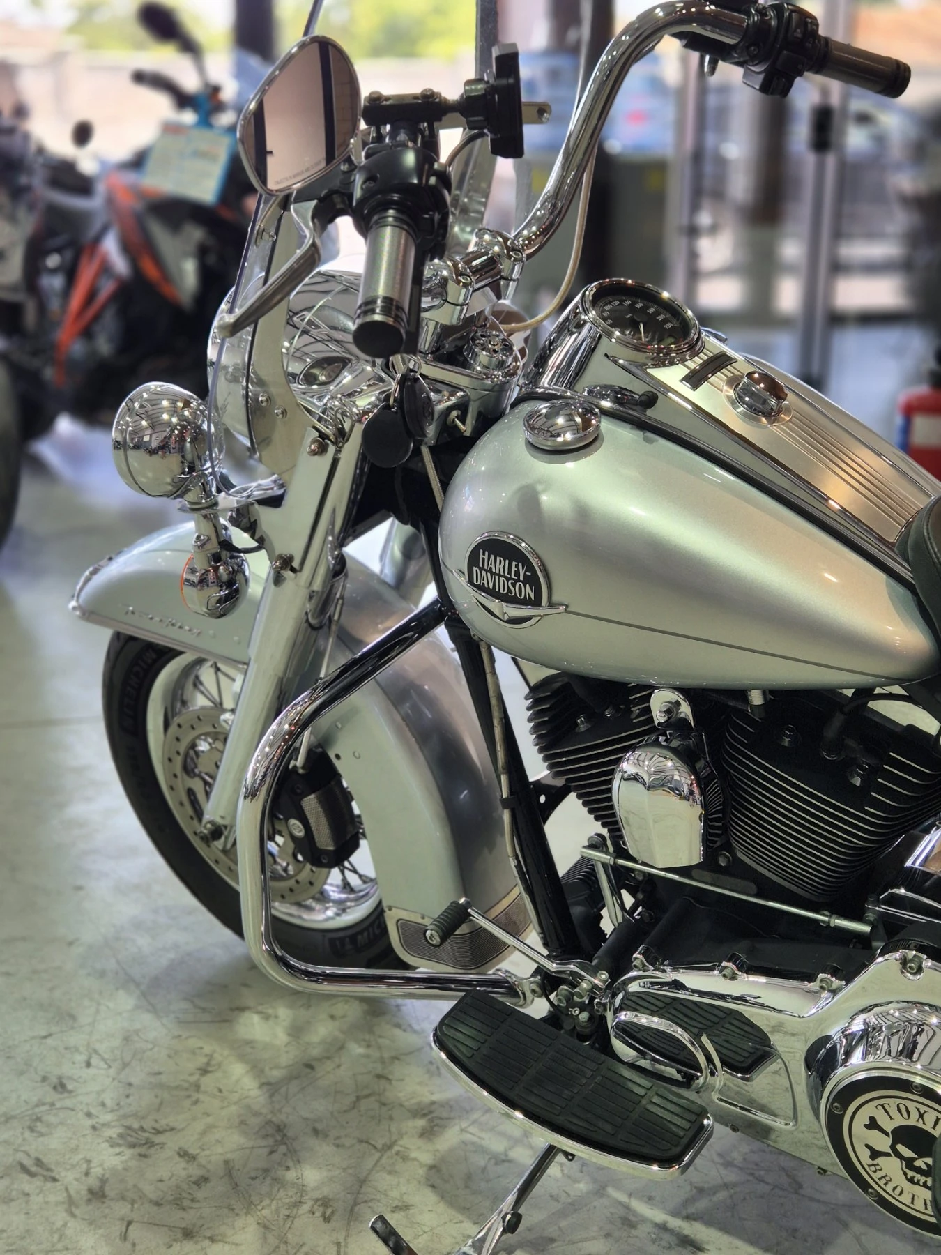 Harley-Davidson Touring ROAD KING 96inch 22000км ABS AKRAPOVIC ШВЕЙЦАРИЯ!, снимка 10 - Мотоциклети и мототехника - 55778379