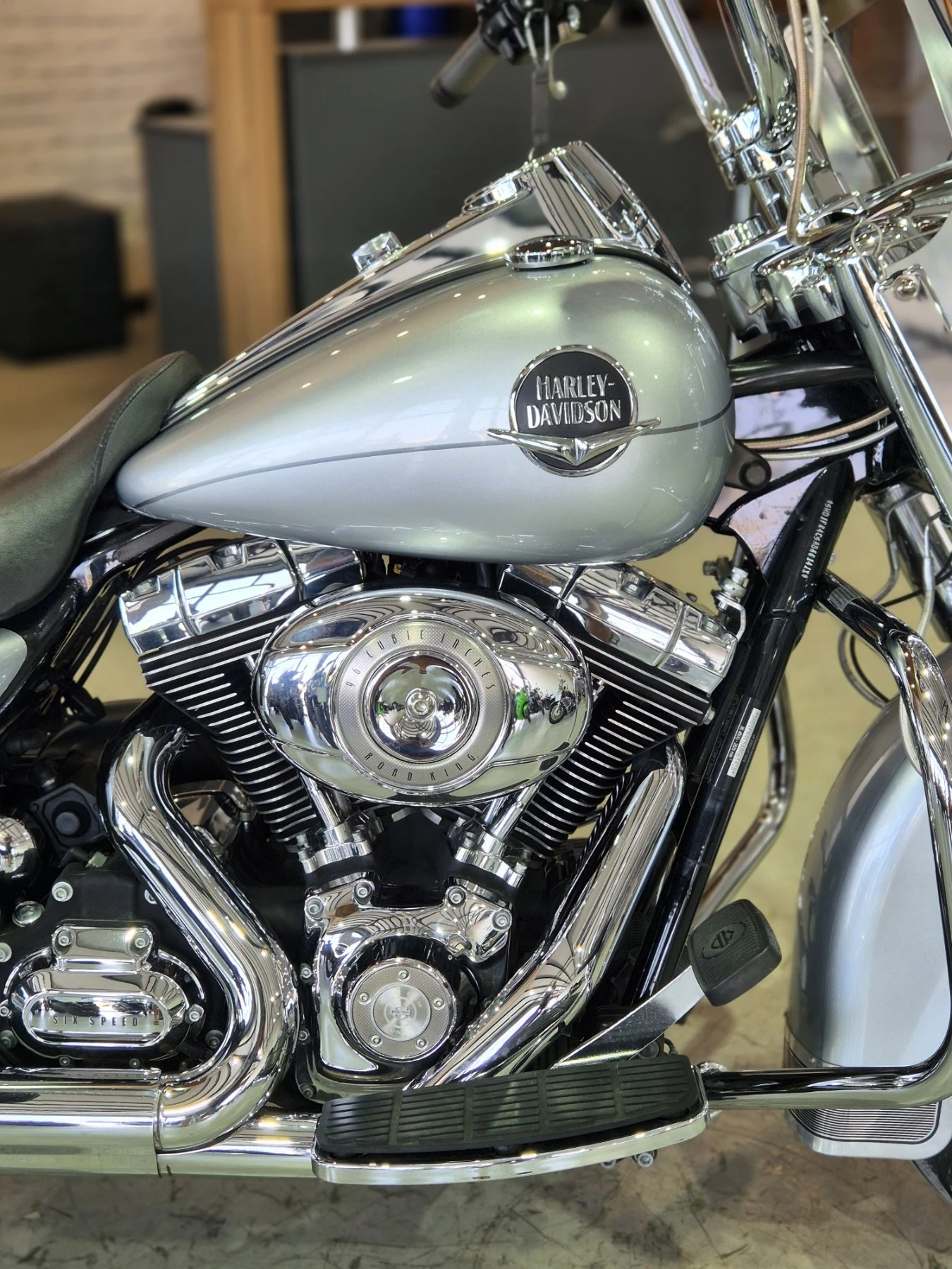 Harley-Davidson Touring ROAD KING 96inch 22000км ABS AKRAPOVIC ШВЕЙЦАРИЯ!, снимка 11 - Мотоциклети и мототехника - 55778379