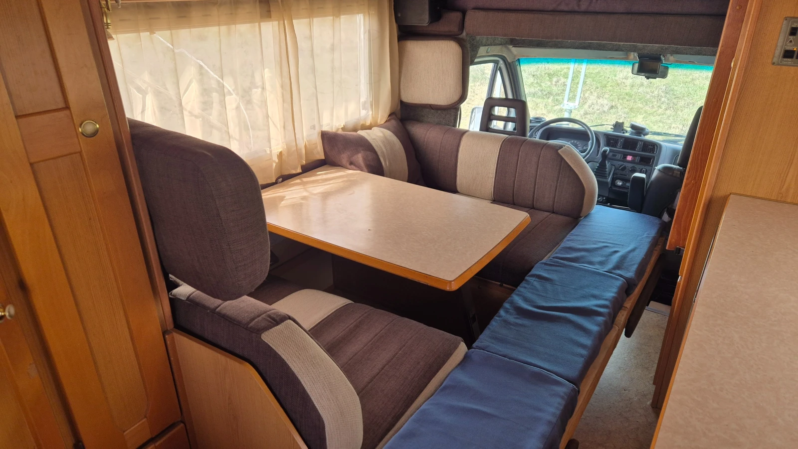 Кемпер Euramobil 2.5 TDI, снимка 14 - Каравани и кемпери - 53939895