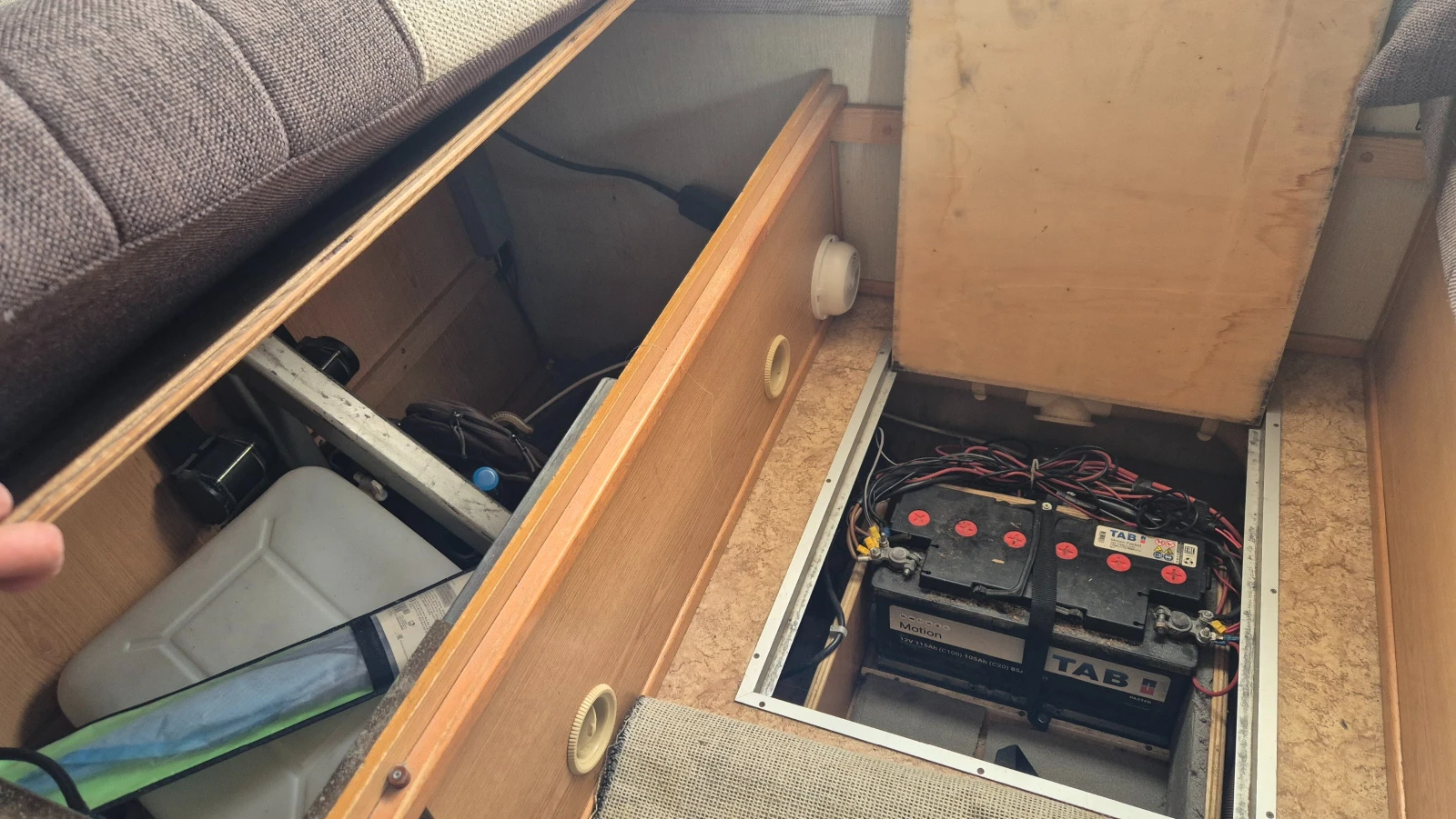 Кемпер Euramobil 2.5 TDI, снимка 15 - Каравани и кемпери - 53939895