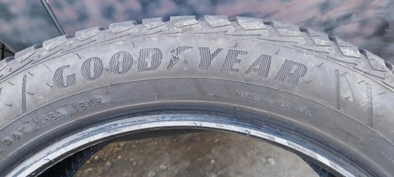 Гуми Зимни 215/50R17, снимка 4 - Гуми и джанти - 31141558