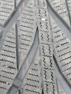 Гуми Зимни 225/60R17, снимка 5 - Гуми и джанти - 43593765