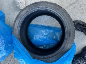 Гуми Зимни 245/40R18, снимка 4 - Гуми и джанти - 49392770