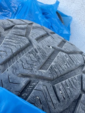 Гуми Зимни 245/40R18, снимка 2 - Гуми и джанти - 49392770