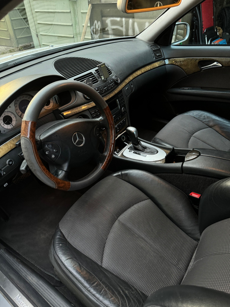 Mercedes-Benz E 320, снимка 6 - Автомобили и джипове - 46043399