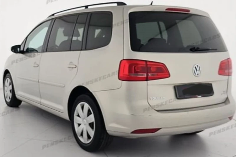 VW Touran 1.6TDI 7-МЕСТА, снимка 2 - Автомобили и джипове - 46818167