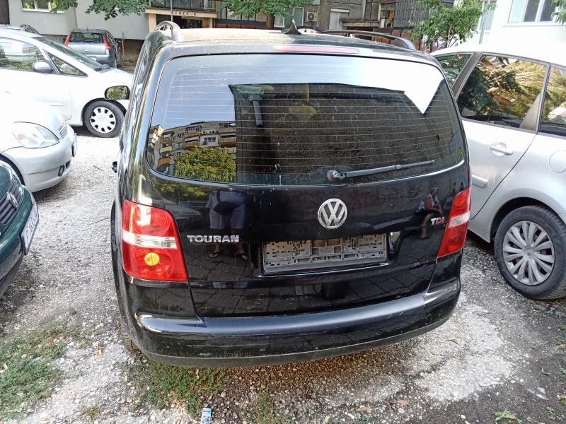 VW Touran 2.0, снимка 14 - Автомобили и джипове - 47873365