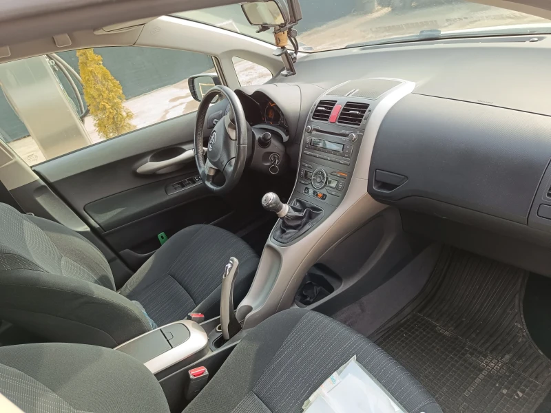 Toyota Auris 1.4 d4d, снимка 10 - Автомобили и джипове - 49188495