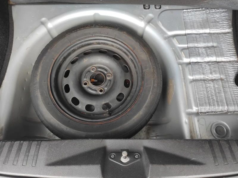 Ford Fiesta /// BENZIN / EURO 4, снимка 11 - Автомобили и джипове - 52642911