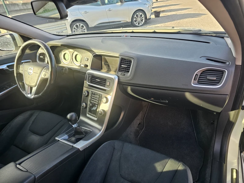 Volvo S60 2.0d.163k.c., снимка 15 - Автомобили и джипове - 52814343