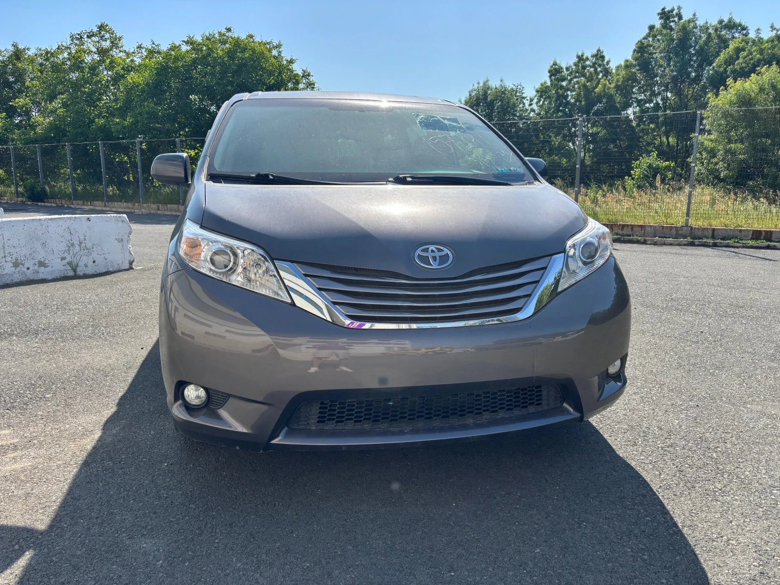 Toyota Sienna XLE AWD - изображение 2