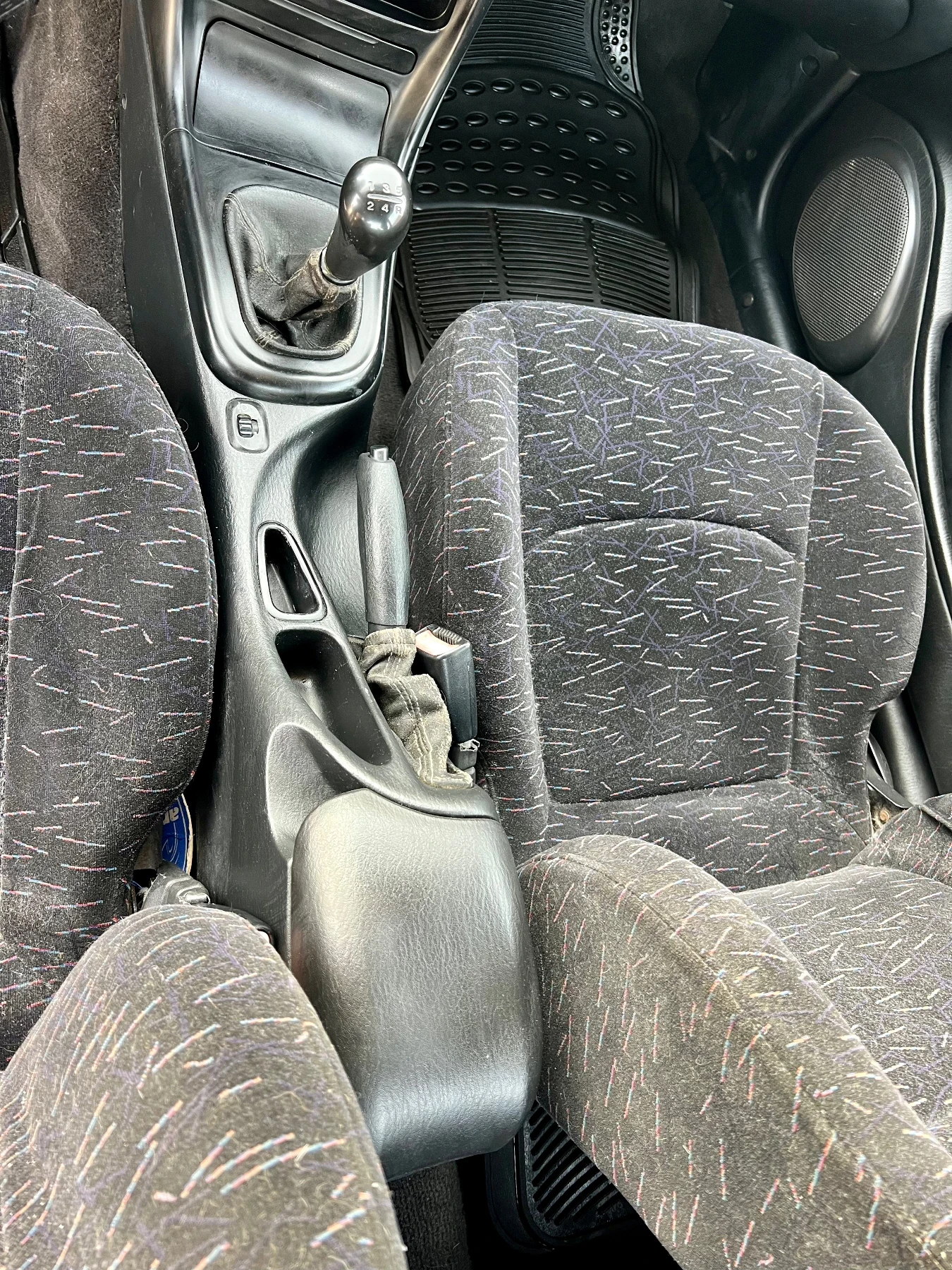 Hyundai Coupe 1.6 Климатик, снимка 14 - Автомобили и джипове - 53878220