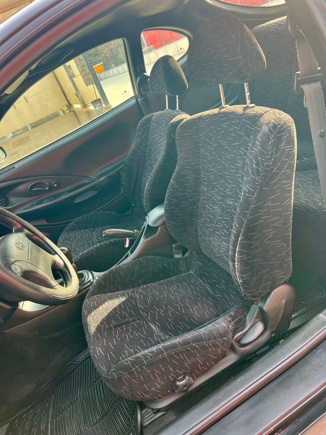 Hyundai Coupe 1.6 Климатик, снимка 9 - Автомобили и джипове - 53878220