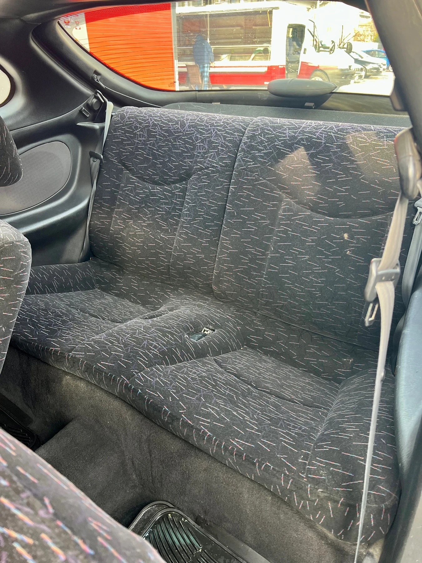 Hyundai Coupe 1.6 Климатик, снимка 10 - Автомобили и джипове - 53878220