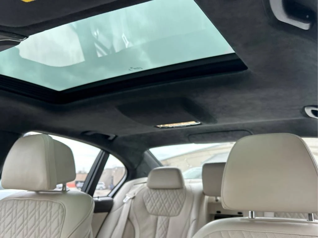 BMW 750 M* SPORT* XDRIVE* ПОДГРЕВ* ОБДУХВАНЕ* 360КАМЕРА* , снимка 15 - Автомобили и джипове - 54229329