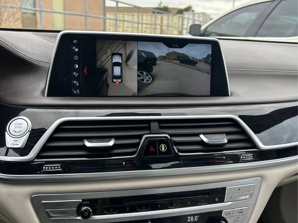 BMW 750 M* SPORT* XDRIVE* ПОДГРЕВ* ОБДУХВАНЕ* 360КАМЕРА* , снимка 8 - Автомобили и джипове - 54229329