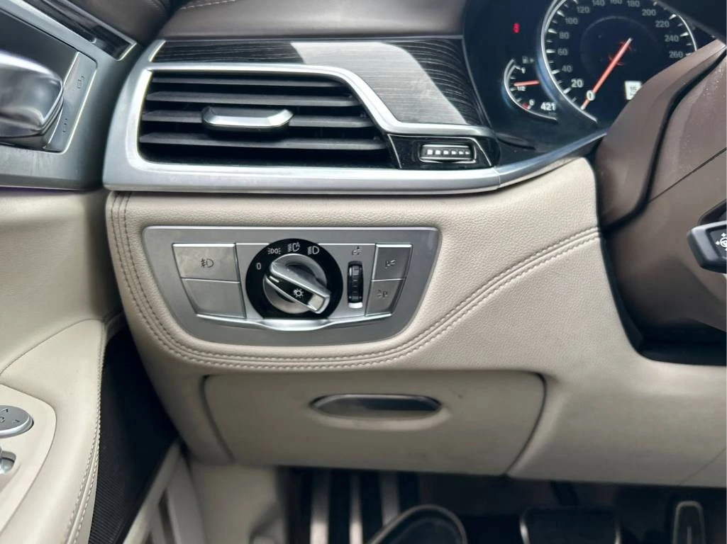 BMW 750 M* SPORT* XDRIVE* ПОДГРЕВ* ОБДУХВАНЕ* 360КАМЕРА* , снимка 6 - Автомобили и джипове - 54229329