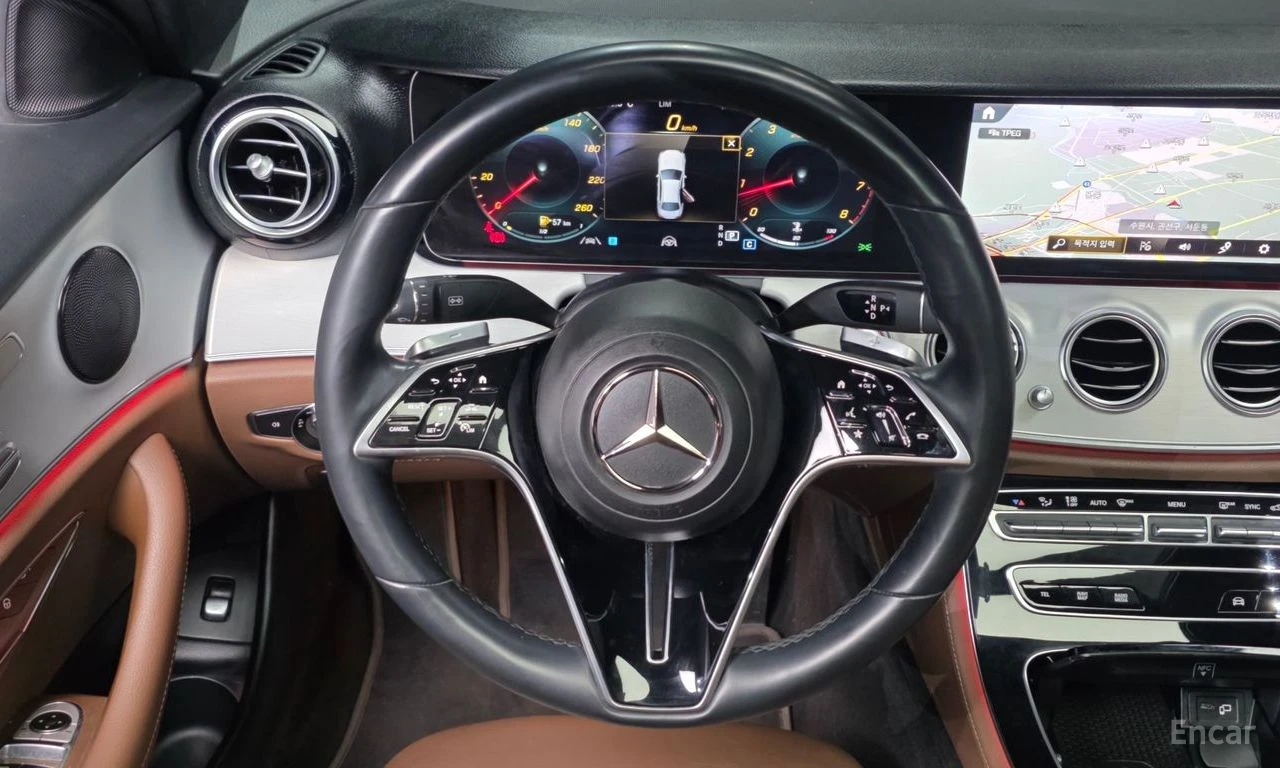 Mercedes-Benz E 250 AMG* PACK* ДИГИТАЛНО* ТАБЛО* 360КАМЕРА* LANE* ASSI, снимка 8 - Автомобили и джипове - 54423248