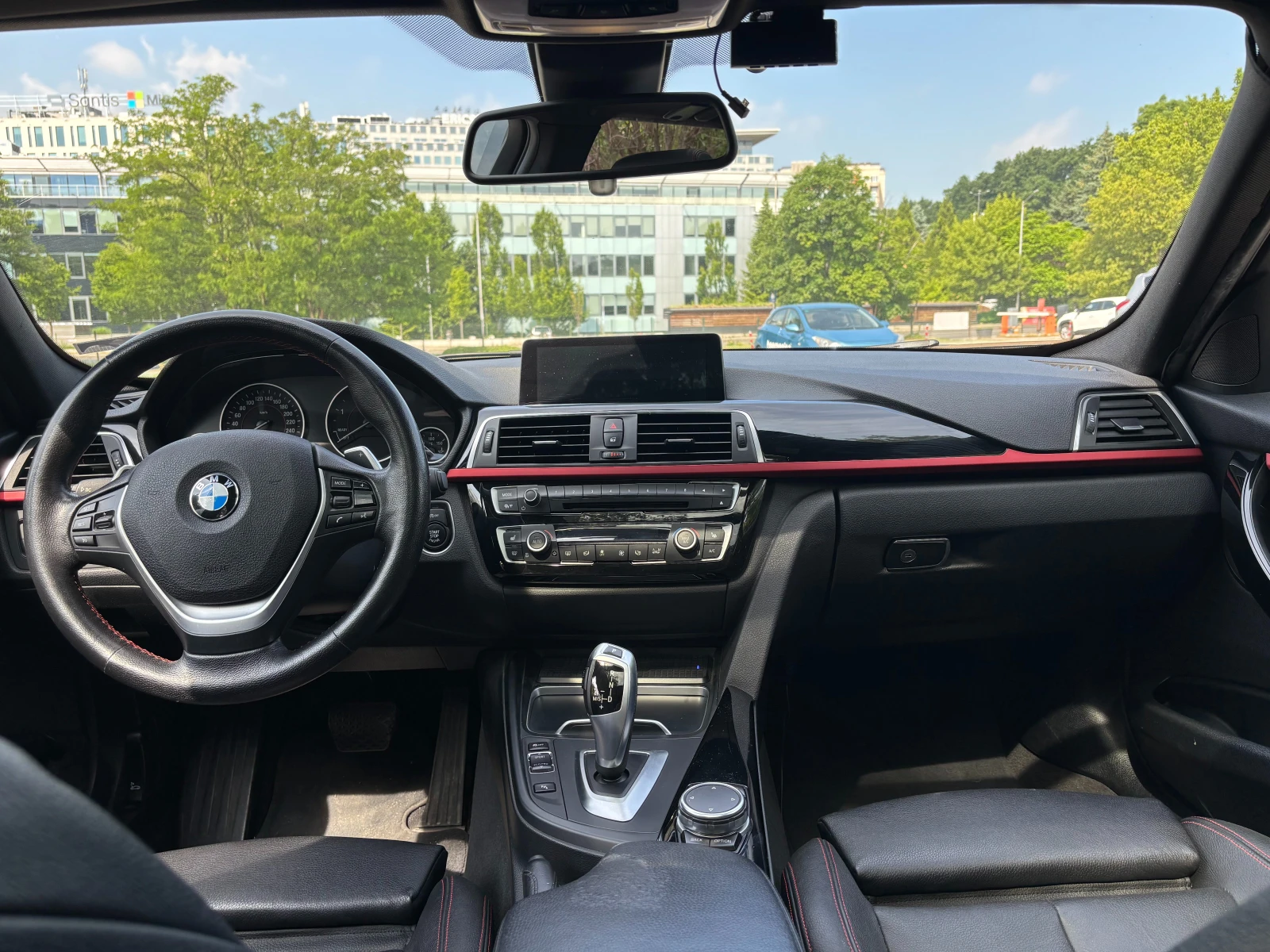 BMW 320 xDrive, от България, сервизна история в М-Кар, снимка 8 - Автомобили и джипове - 54799149