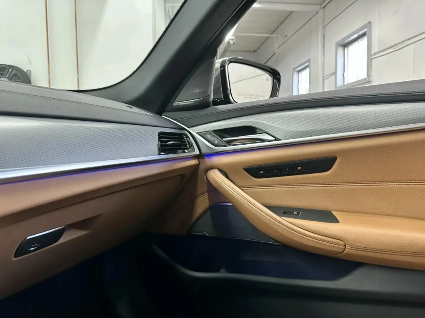 BMW 550 M xDrive Premium pkg Цена до България & АвтоКредит, снимка 15 - Автомобили и джипове - 56058811