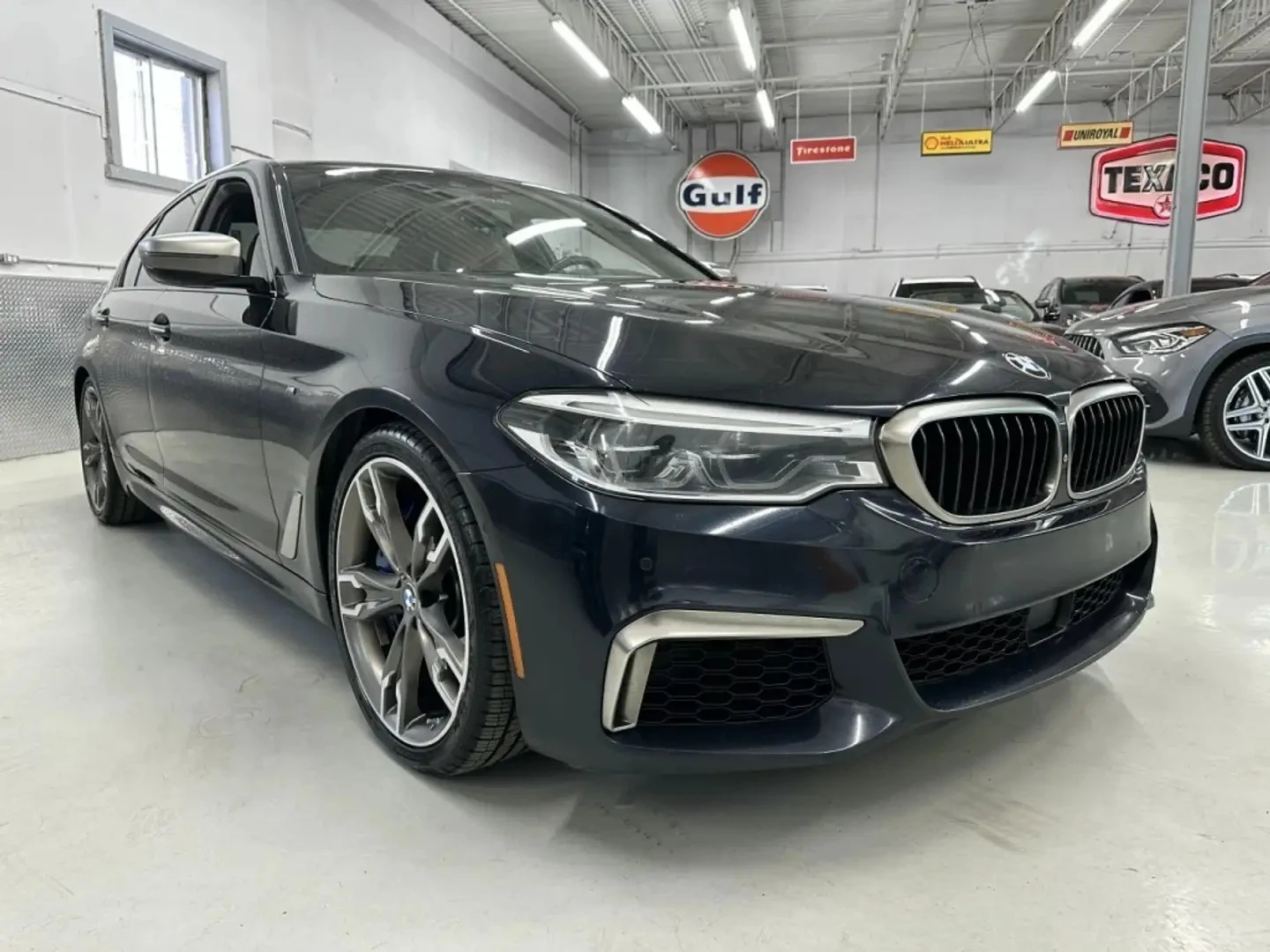 BMW 550 M xDrive Premium pkg Цена до България & АвтоКредит, снимка 7 - Автомобили и джипове - 56058811