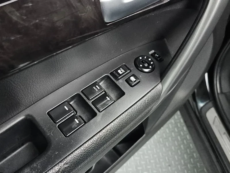 Kia Sorento 2.0 2WD, снимка 17 - Автомобили и джипове - 54264146