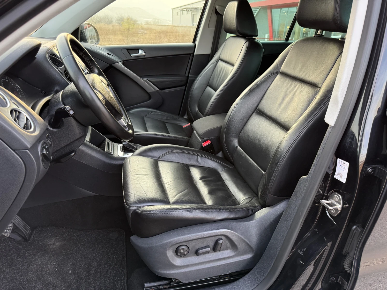 VW Tiguan 2.0 TDI / 4MOTION / AVTOMAT / KOJA / NAVI / XENON | Mobile.bg   9