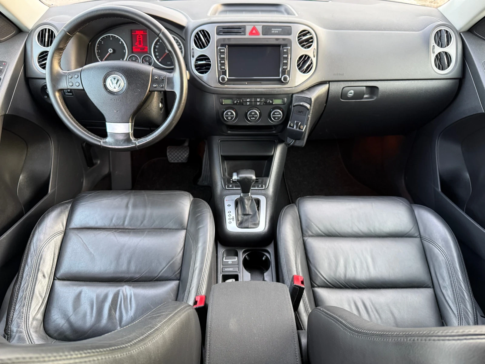 VW Tiguan 2.0 TDI / 4MOTION / AVTOMAT / KOJA / NAVI / XENON | Mobile.bg   8