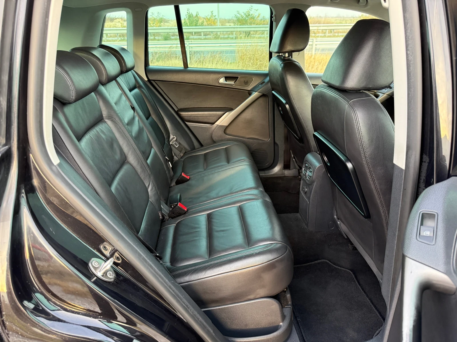 VW Tiguan 2.0 TDI / 4MOTION / AVTOMAT / KOJA / NAVI / XENON | Mobile.bg   11