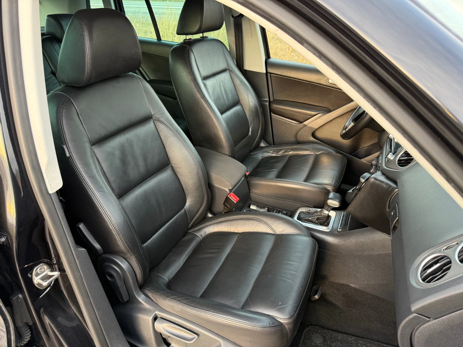 VW Tiguan 2.0 TDI / 4MOTION / AVTOMAT / KOJA / NAVI / XENON | Mobile.bg   10