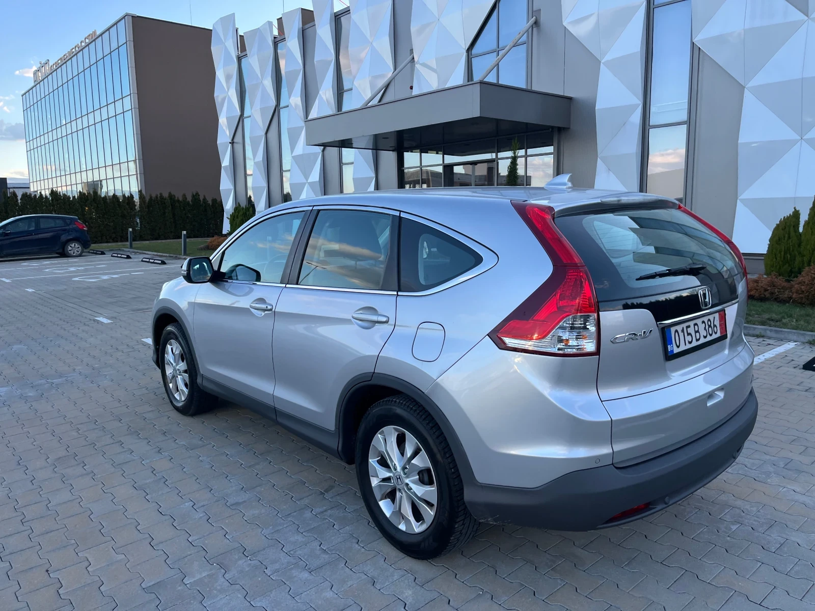 Honda Cr-v 1.6i-DTEC 120к.с. Камера Нови гуми Перфектна!!! - изображение 9