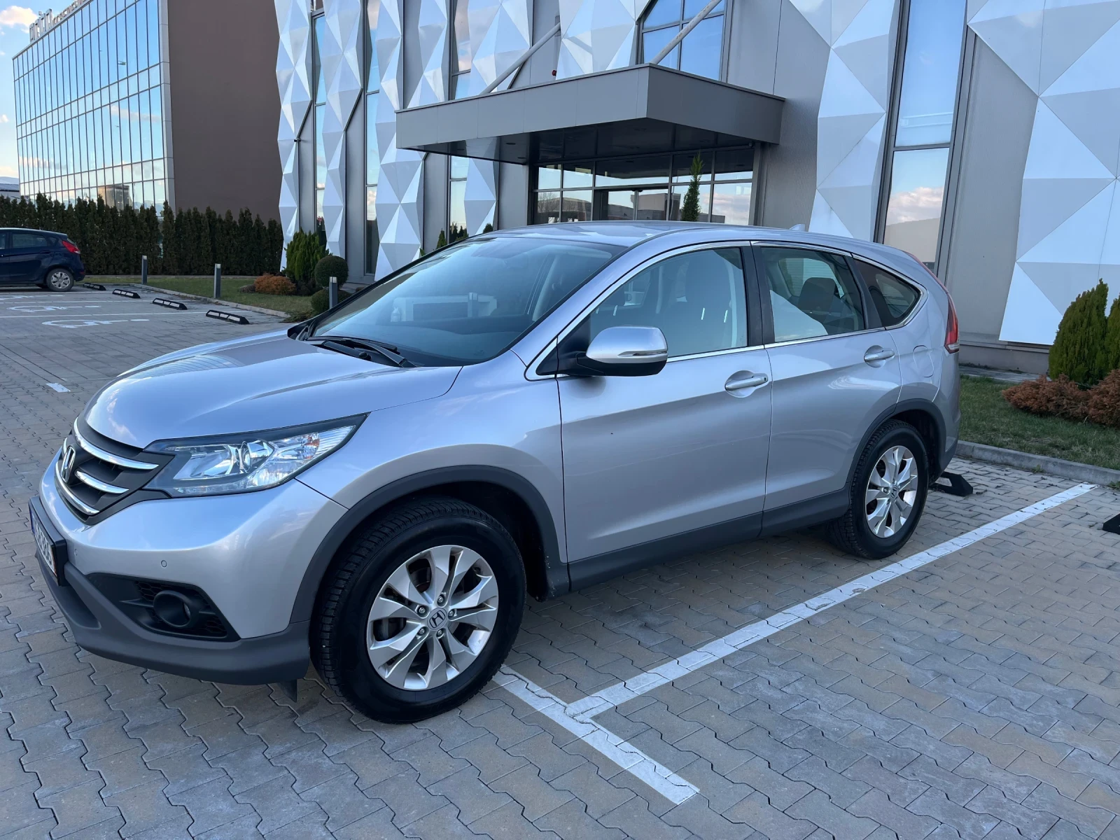 Honda Cr-v 1.6i-DTEC 120к.с. Камера Нови гуми Перфектна!!! - изображение 6