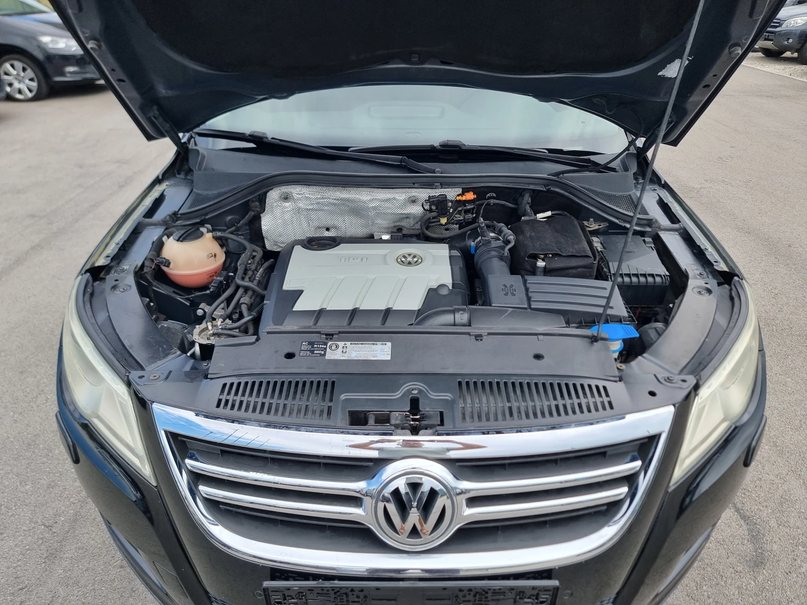 VW Tiguan 2.0TDI, снимка 17 - Автомобили и джипове - 55187458