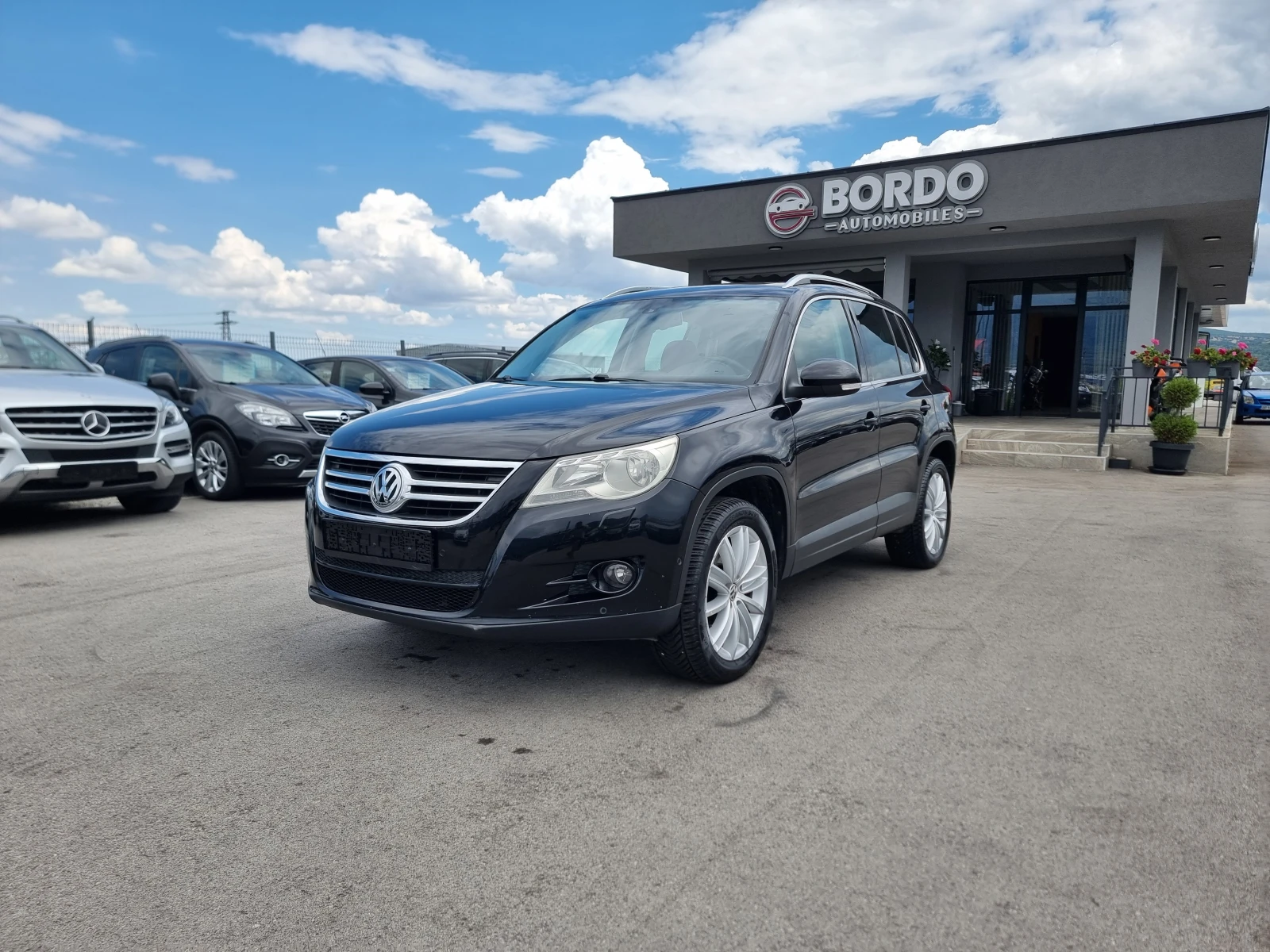 VW Tiguan 2.0TDI, снимка 3 - Автомобили и джипове - 55187458