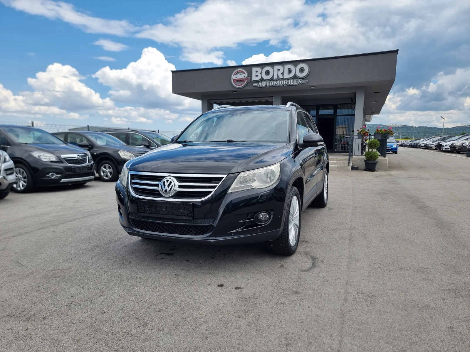 VW Tiguan 2.0TDI, снимка 2 - Автомобили и джипове - 55187458