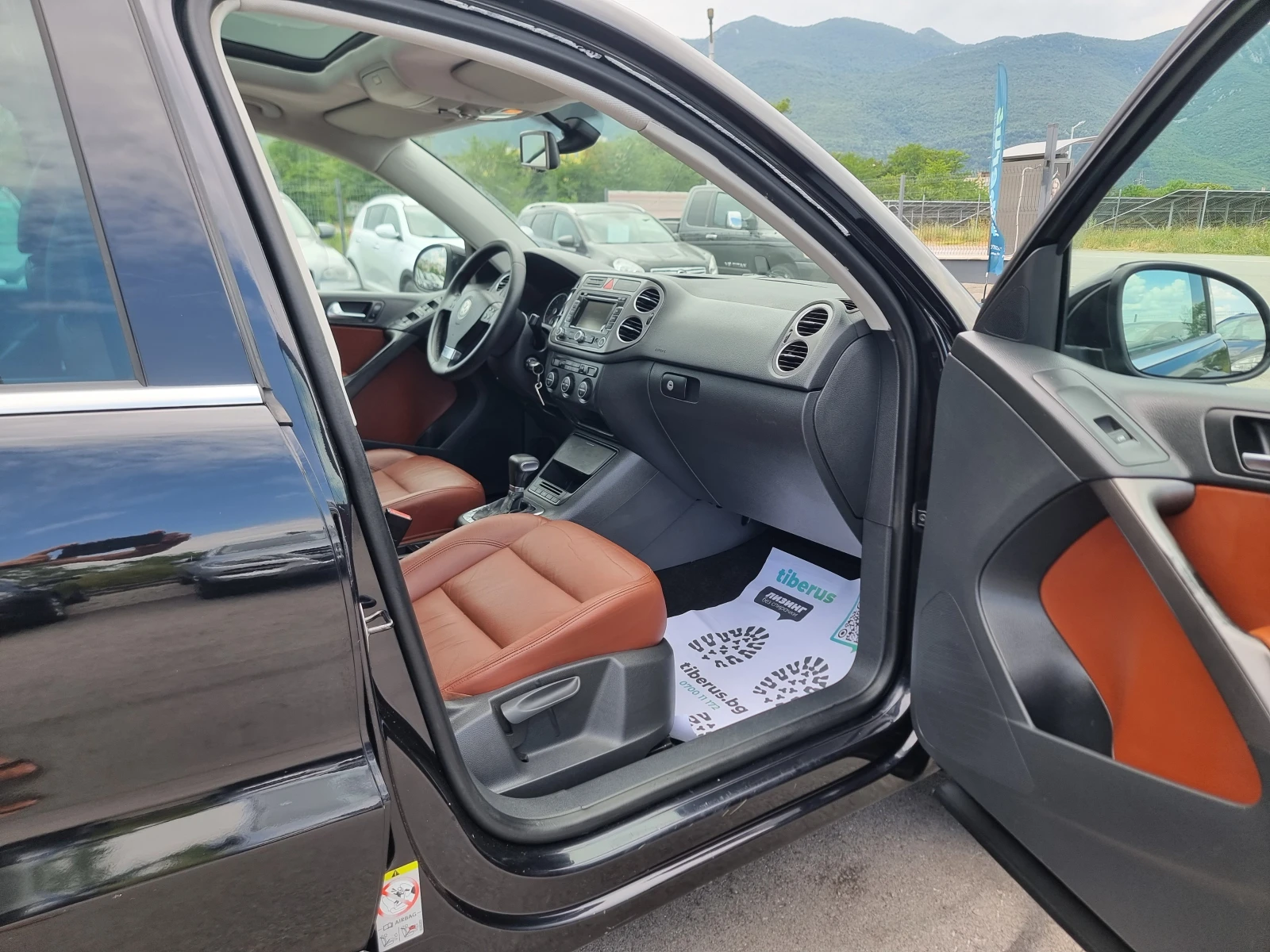 VW Tiguan 2.0TDI, снимка 15 - Автомобили и джипове - 55187458