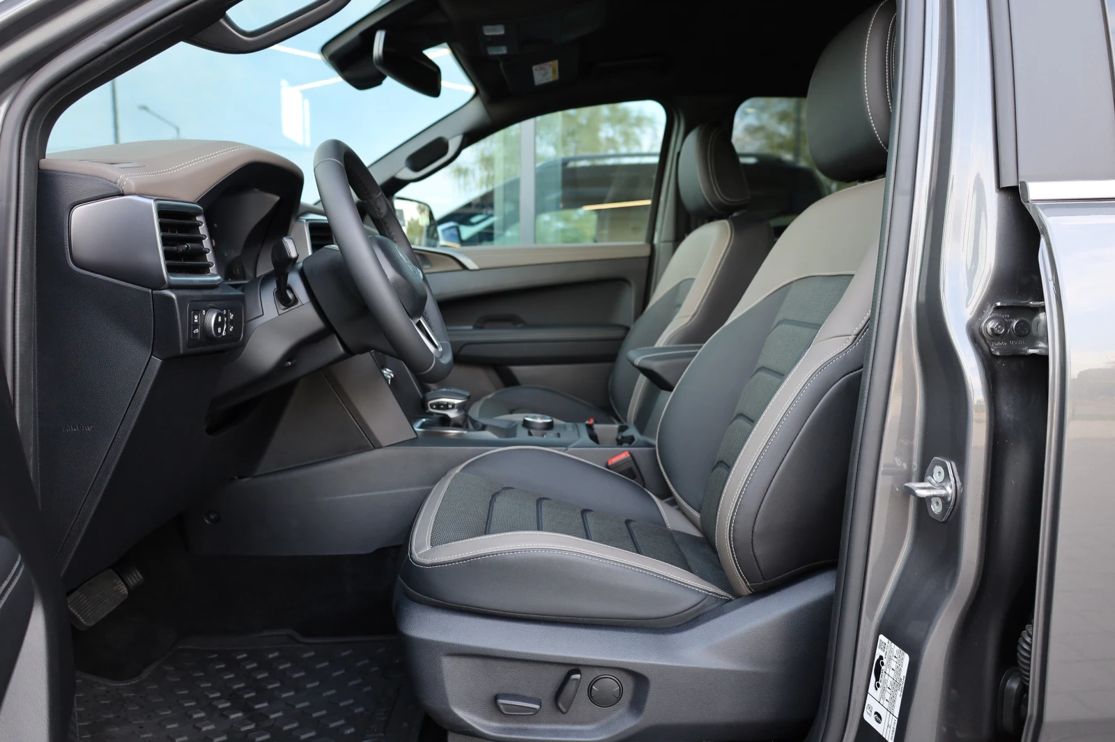 VW Amarok NEW* STYLE* IQ LED LIGHTS* HARMAN/KARDON* 360* , снимка 13 - Автомобили и джипове - 55663376