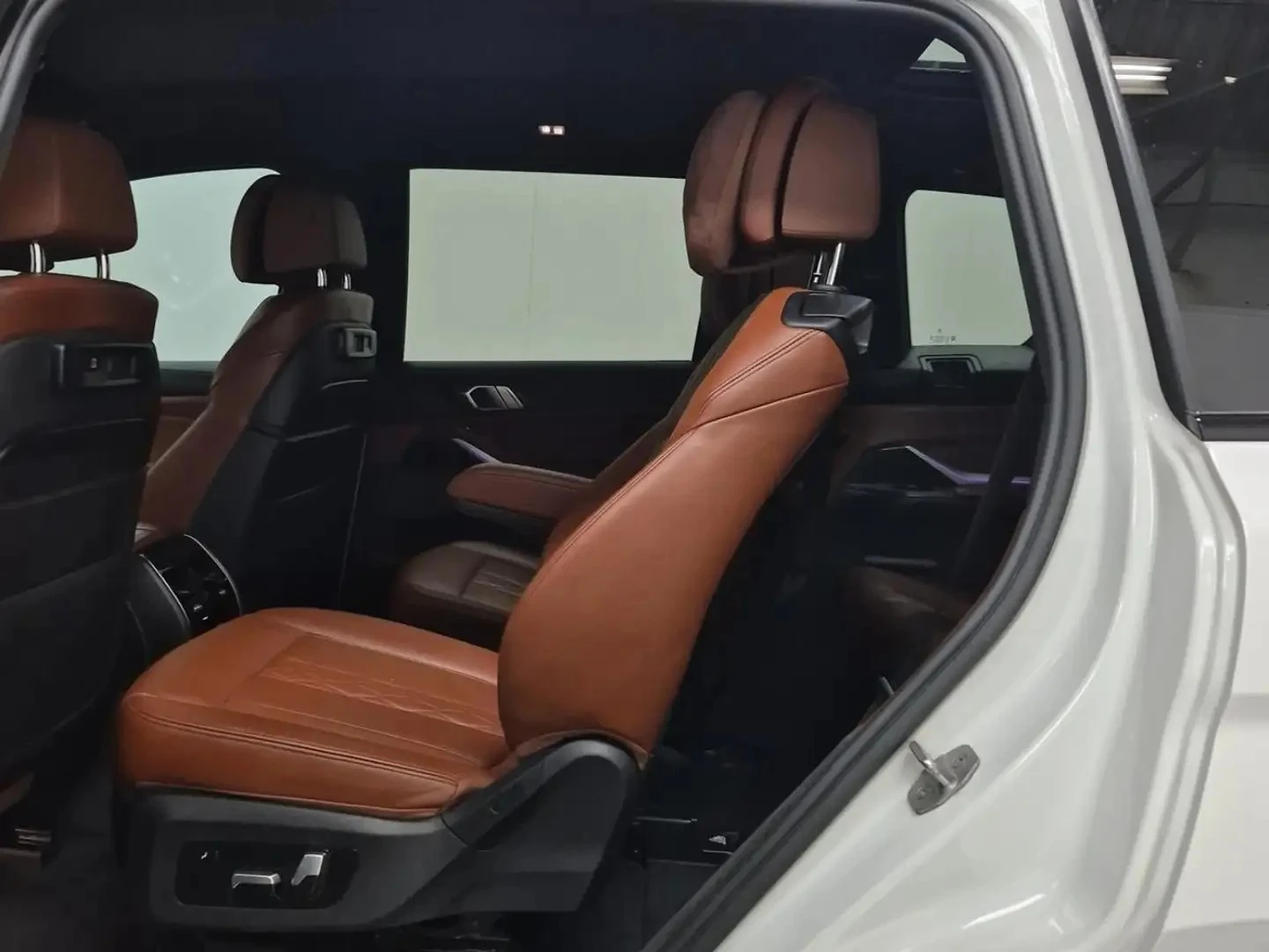 BMW X7 xDrive40i M SPORT* HUD* ПАНО* BLIND SPOT, снимка 4 - Автомобили и джипове - 56045753