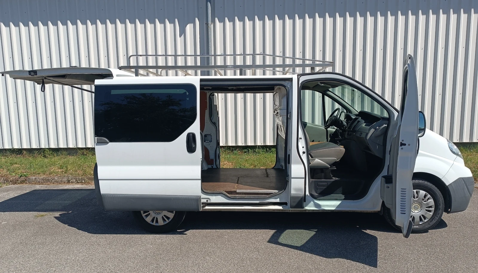 Opel Vivaro 2.5 CDTI, снимка 7 - Бусове и автобуси - 55493500