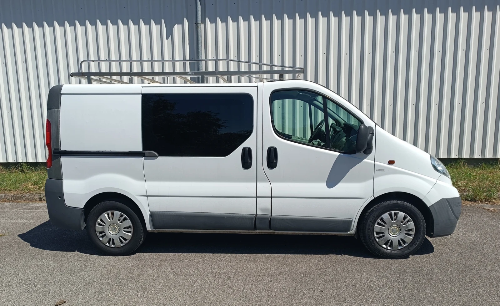 Opel Vivaro 2.5 CDTI, снимка 5 - Бусове и автобуси - 55493500