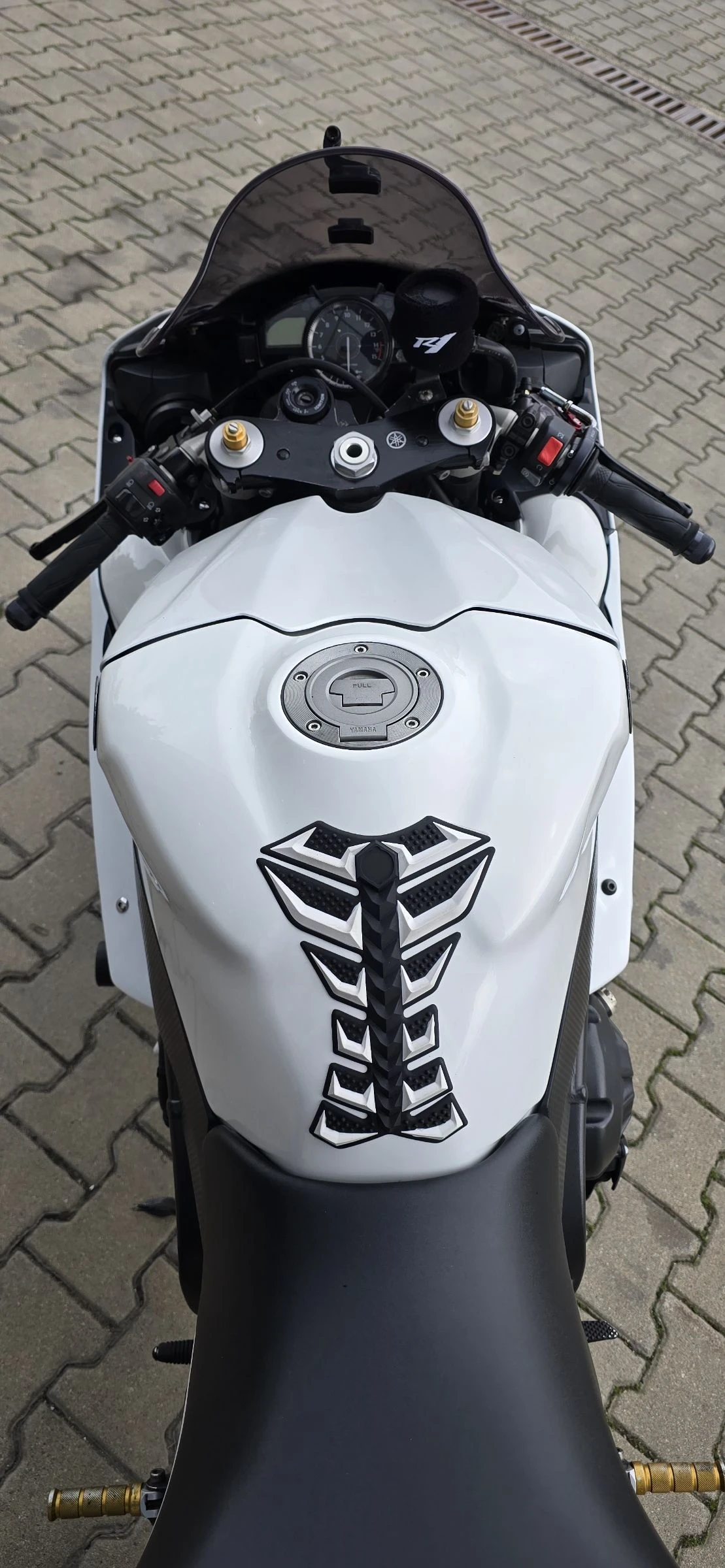 Yamaha YZF-R1 R1 - изображение 9