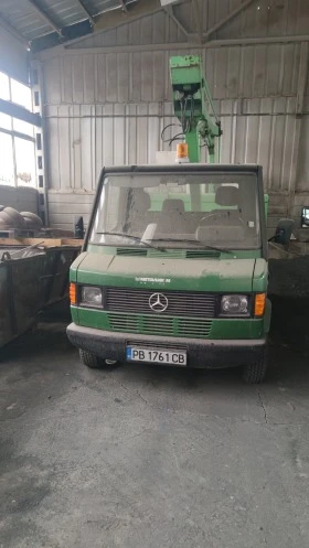   Mercedes-B...