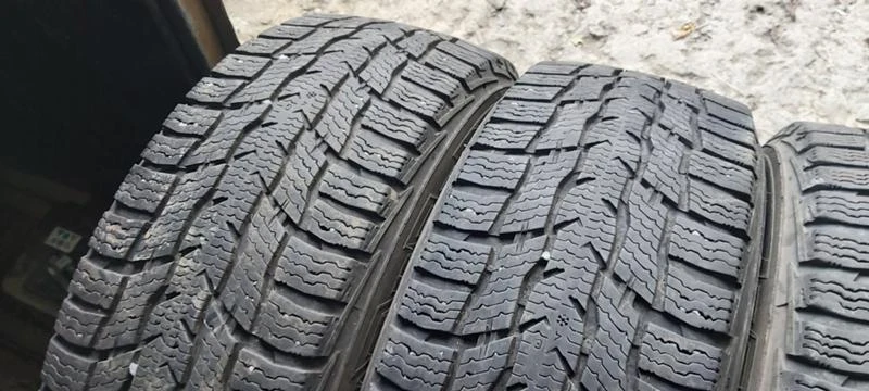 Гуми Зимни 215/65R16, снимка 3 - Гуми и джанти - 35130354