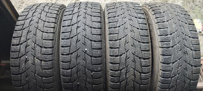 Гуми Зимни 215/65R16, снимка 1 - Гуми и джанти - 35130354