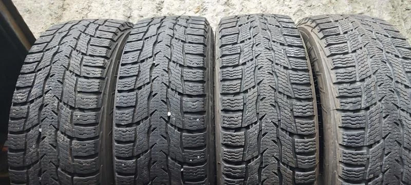 Гуми Зимни 215/65R16, снимка 2 - Гуми и джанти - 35130354