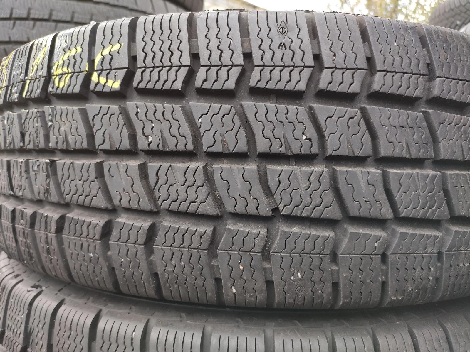 Гуми Зимни 215/65R16