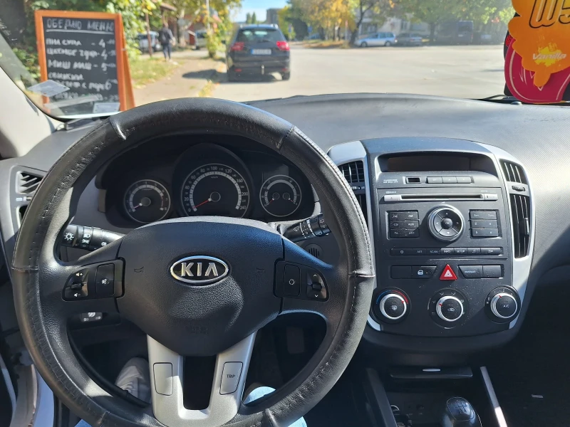 Kia Ceed, снимка 2 - Автомобили и джипове - 47579471