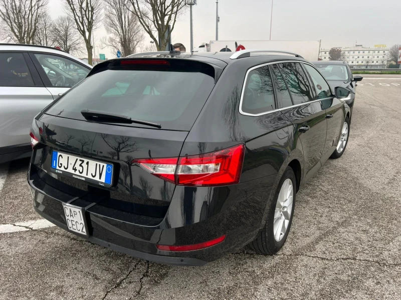 Skoda Superb, снимка 9 - Автомобили и джипове - 49104010